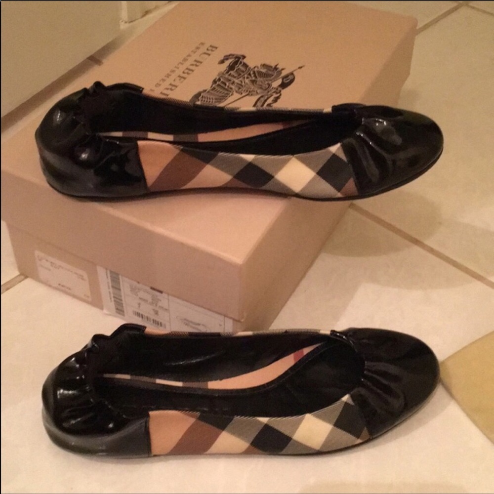 Authentic Burberry flats size 6.